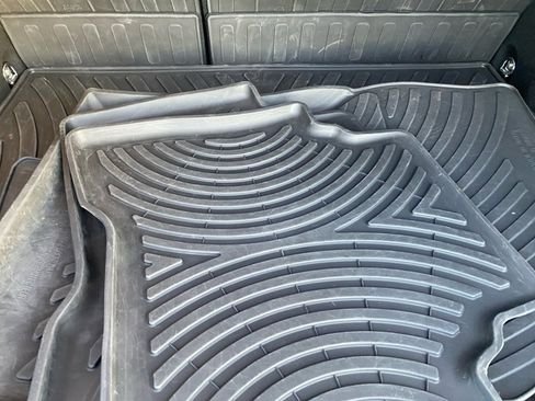 Used 2024 Toyota Prius XLE image 17