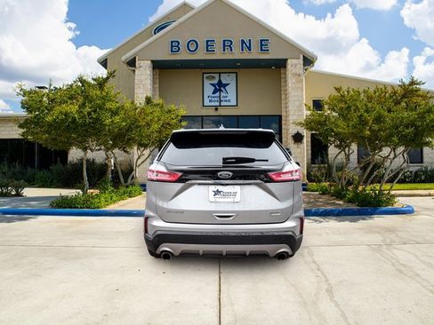 Used 2020 Ford Edge SEL w/ Convenience Package image 4
