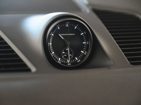 Used 2022 Porsche Cayenne Platinum Edition image 22