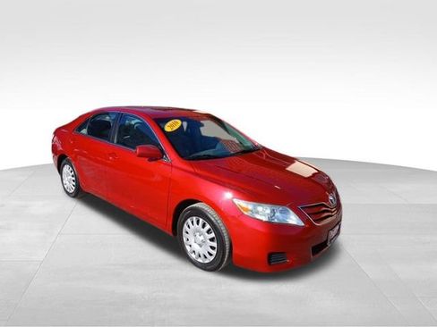 Used 2010 Toyota Camry LE image 3