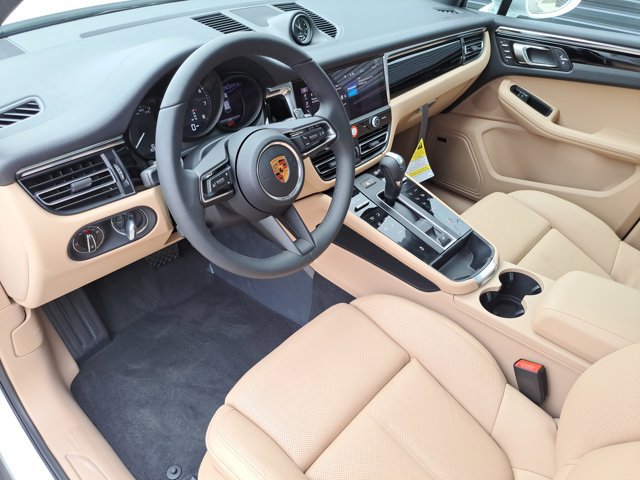 Used 2026 Porsche Macan AWD/4WD image 4