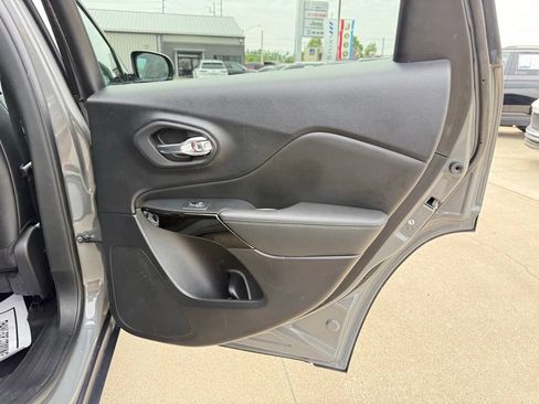 Used 2023 Jeep Cherokee Altitude Lux AWD/4WD image 22