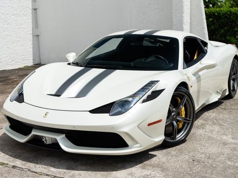 Used 2015 Ferrari 458 Speciale Coupe RWD image 25
