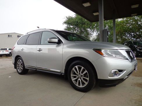 Used 2015 Nissan Pathfinder SL w/ SL Premium Package image 3