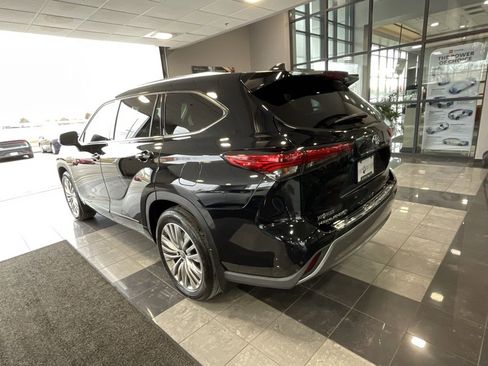 Certified 2022 Toyota Highlander Platinum image 5