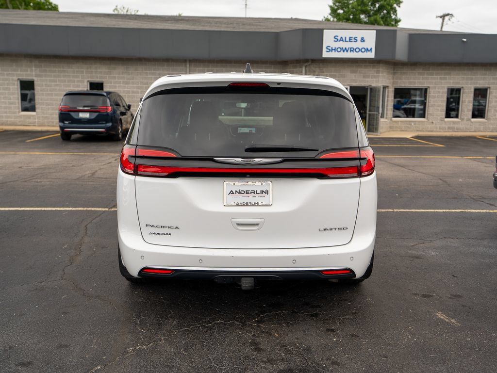 Used 2024 Chrysler Pacifica Limited w/ Trailer Tow Group FWD image 8