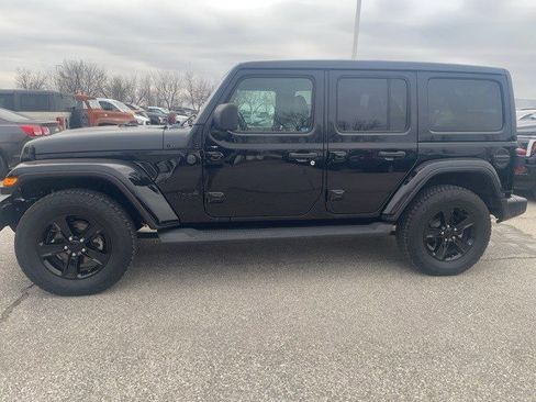 Used 2023 Jeep Wrangler Unlimited Sahara image 2