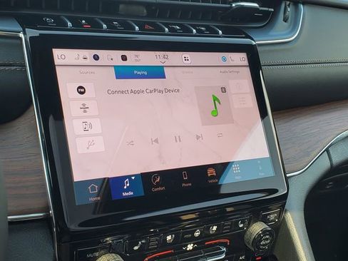 New 2025 Jeep Grand Cherokee Summit image 10