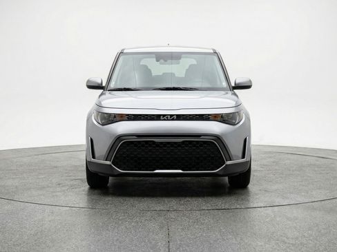 Used 2025 Kia Soul LX w/ LX Technology Package image 2