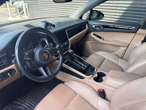 Certified 2024 Porsche Macan AWD/4WD image 4