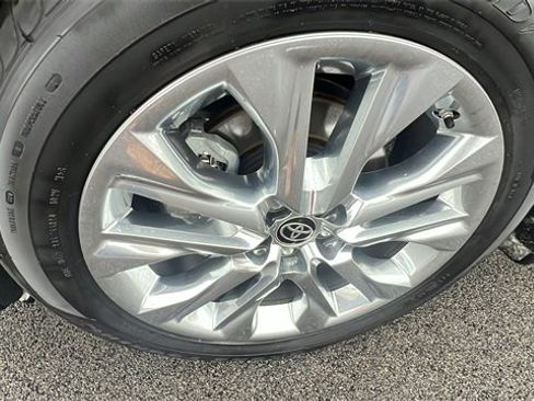 Certified 2025 Toyota Highlander Limited image 9