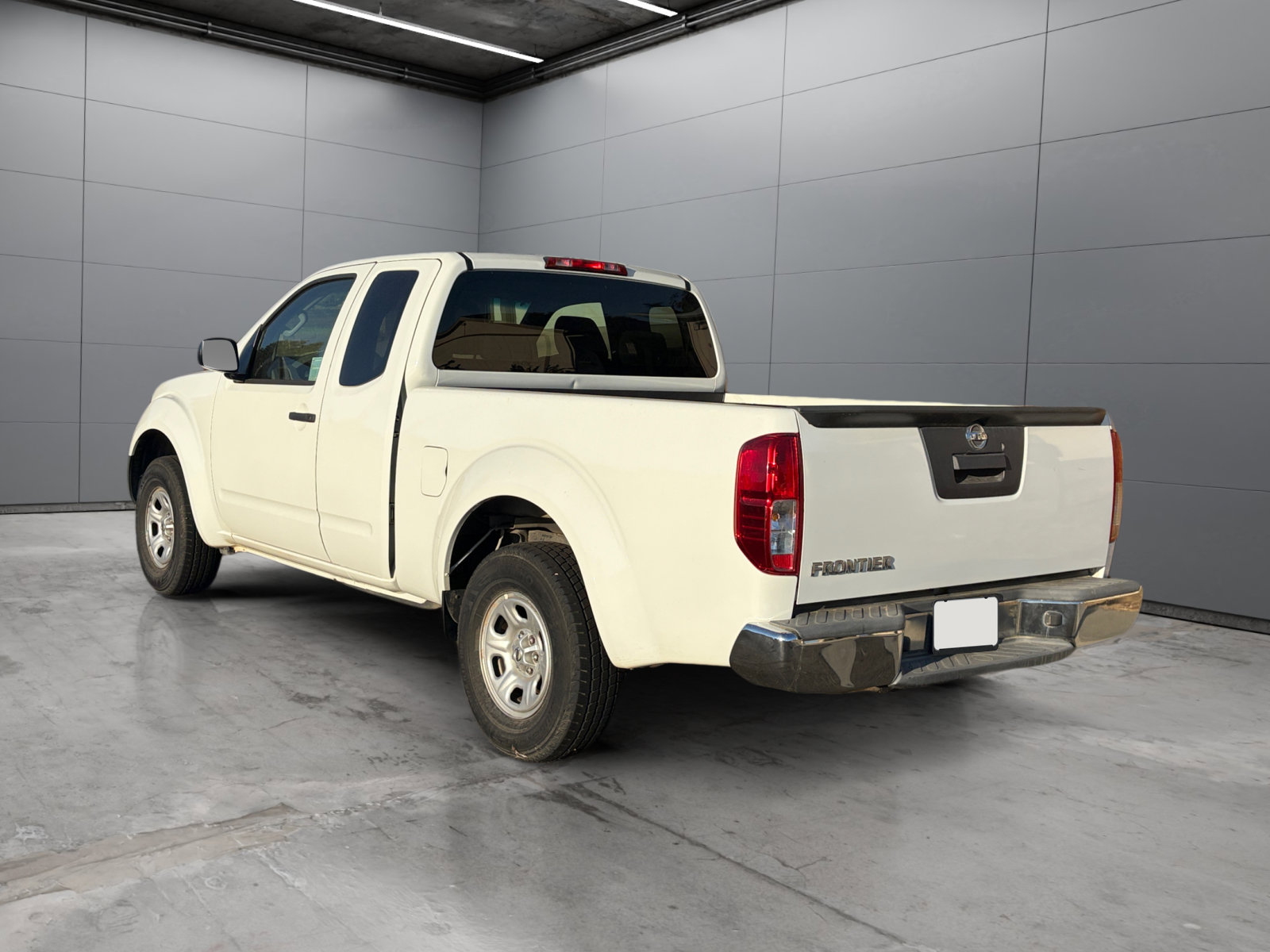 Used 2015 Nissan Frontier S RWD image 3