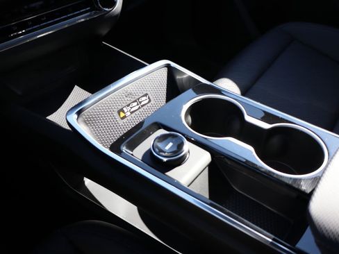 New 2026 Chevrolet Equinox LT w/ Convenience Package II image 24