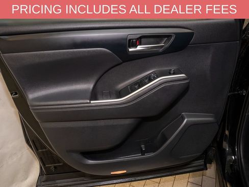 Used 2020 Toyota Highlander XLE FWD image 15