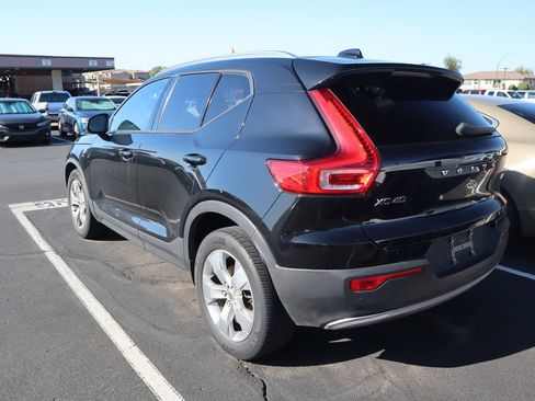 Used 2021 Volvo XC40 T5 Momentum w/ Premium Package AWD/4WD image 3