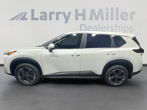 New 2026 Nissan Rogue SV FWD image 2