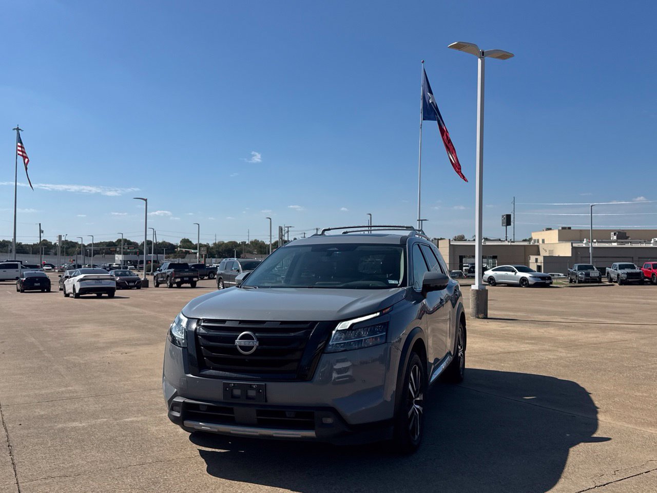 Used 2024 Nissan Pathfinder Platinum FWD image 8
