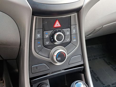 Used 2016 Hyundai Elantra SE image 15