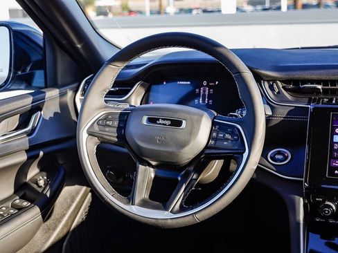 New 2025 Jeep Grand Cherokee Altitude image 16