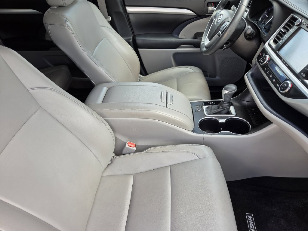 Used 2018 Toyota Highlander XLE FWD image 15