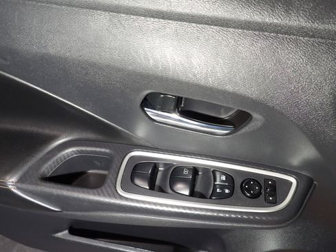 Used 2022 Nissan Versa SR image 10