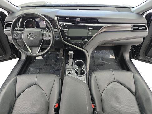 Used 2020 Toyota Camry XSE image 9