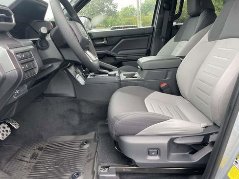 Used 2025 Toyota Tacoma TRD Sport RWD image 12