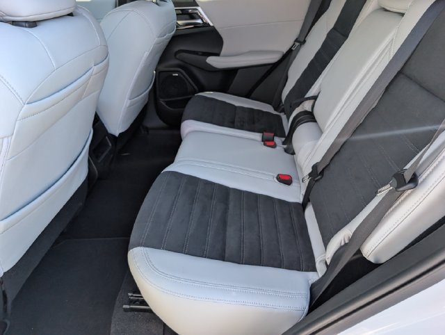Used 2025 Mitsubishi Outlander SE FWD image 29