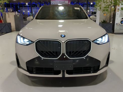 Certified 2025 BMW X3 xDrive30i w/ Premium Package AWD/4WD image 3