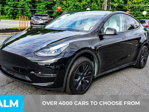 Used 2025 Tesla Model Y Long Range RWD image 3