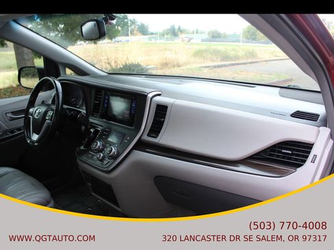 Used 2016 Toyota Sienna Limited image 26