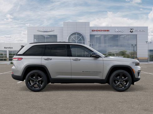 New 2025 Jeep Grand Cherokee Limited w/ Black Appearance Package AWD/4WD image 21