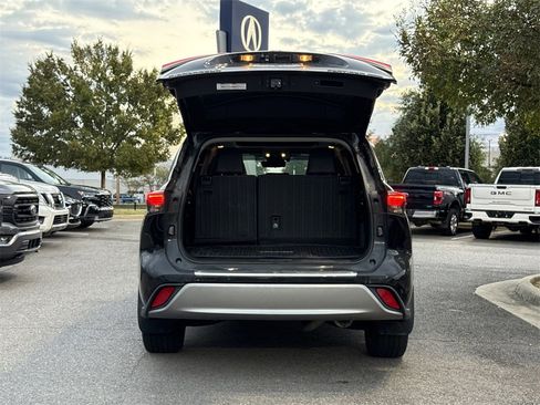 Used 2020 Toyota Highlander Platinum image 12