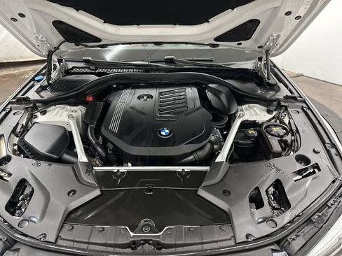 Used 2021 BMW 540i w/ Premium Package image 32