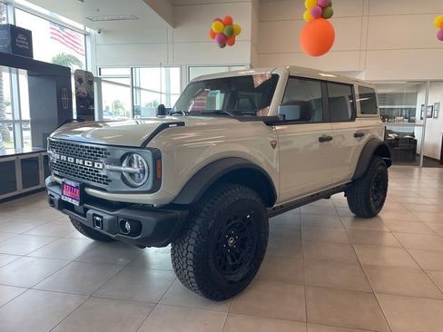 New 2026 Ford Bronco Badlands image 3