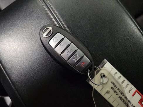 Used 2024 Nissan Altima 2.5 SV FWD image 18