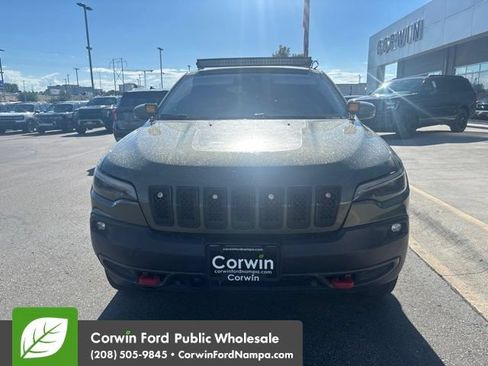 Used 2019 Jeep Cherokee Trailhawk AWD/4WD image 2