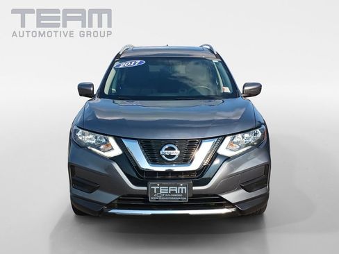 Used 2017 Nissan Rogue SV FWD image 2