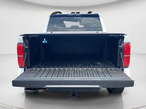 Certified 2024 Toyota Tacoma SR5 AWD/4WD image 9