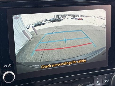 Used 2023 Toyota Highlander XLE image 19