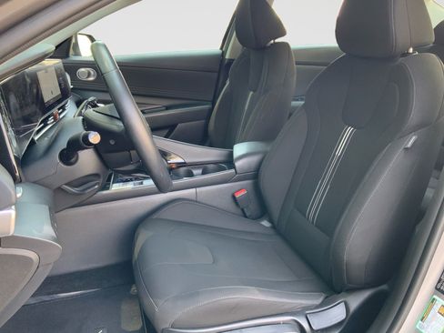 Used 2024 Hyundai Elantra SEL w/ Convenience Package FWD image 17
