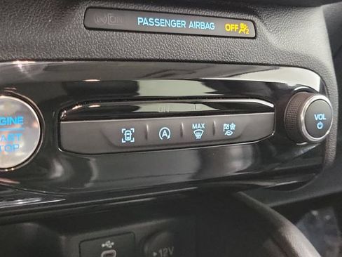 Certified 2025 Ford Escape Platinum AWD/4WD image 28