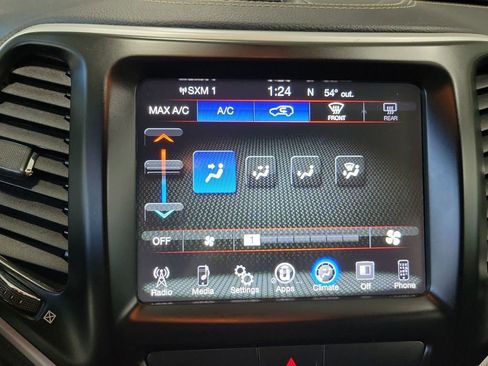 Used 2018 Jeep Cherokee Latitude Plus image 64