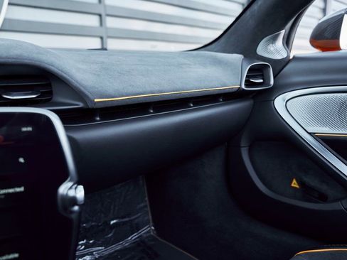 Used 2025 McLaren Artura Spider RWD image 75