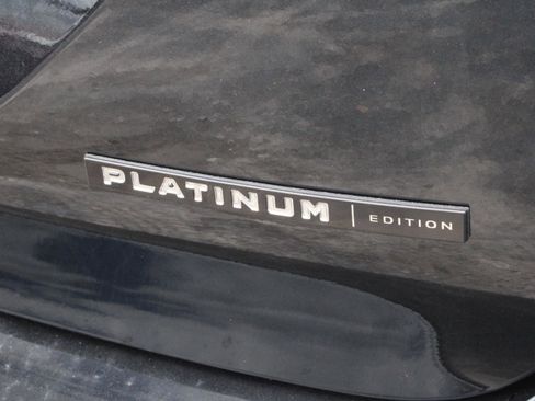 New 2025 Mitsubishi Outlander Platinum Edition image 9