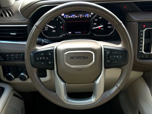 Used 2021 GMC Yukon Denali w/ Denali Premium Package image 20