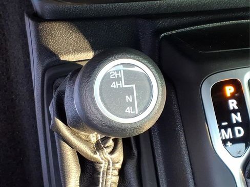 Used 2018 Jeep Wrangler Unlimited Sahara image 26