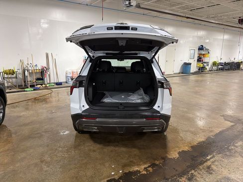 New 2026 Chevrolet Equinox ACTIV AWD/4WD image 11