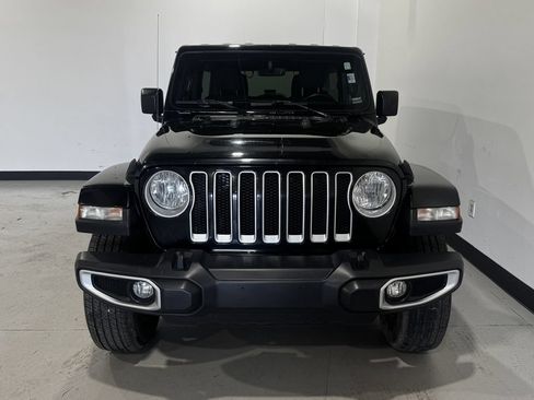Used 2019 Jeep Wrangler Unlimited Sahara w/ Uconnect 4C Nav & Sound Group AWD/4WD image 11