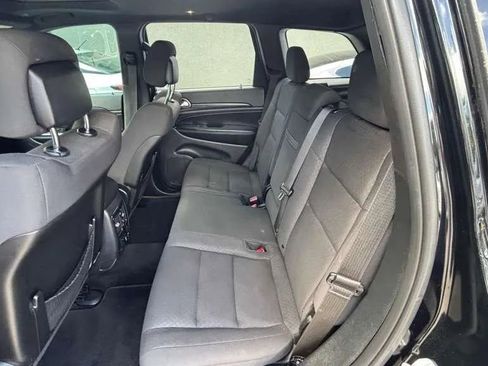 Used 2019 Jeep Grand Cherokee Laredo AWD/4WD image 10